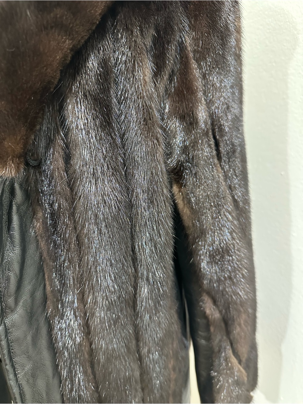 Women's Dark Brown Mink Fur Coat - Luxurious Outerwear - Picture 4 of 9